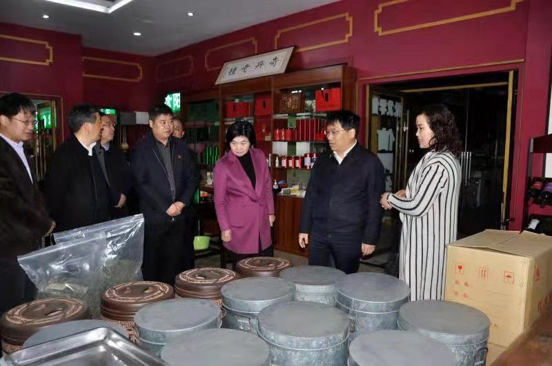 王新会到信阳国际茶城调研时强调：盘活市场 加强管理