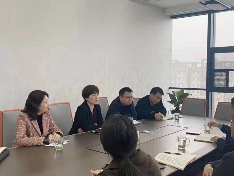 农业银行河南省分行投资银行与金融市场部总经理崔剑梅一行到访信阳华信投资集团