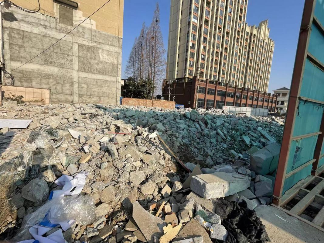 信阳华信建投集团承建新十六街金域府段日前通车