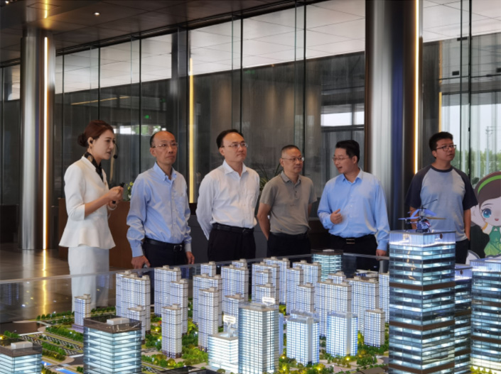 CAZ政开放|苏州市商务局刘炉一行莅临信阳CAZ城市会客厅考察