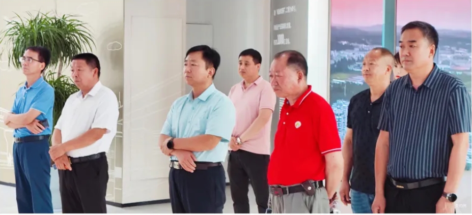 安丘农发集团党总支书记、董事长李军民 浉河区原工商联主席张更生及信阳市山东商会到访信阳中央活力区（CAZ）营销中心