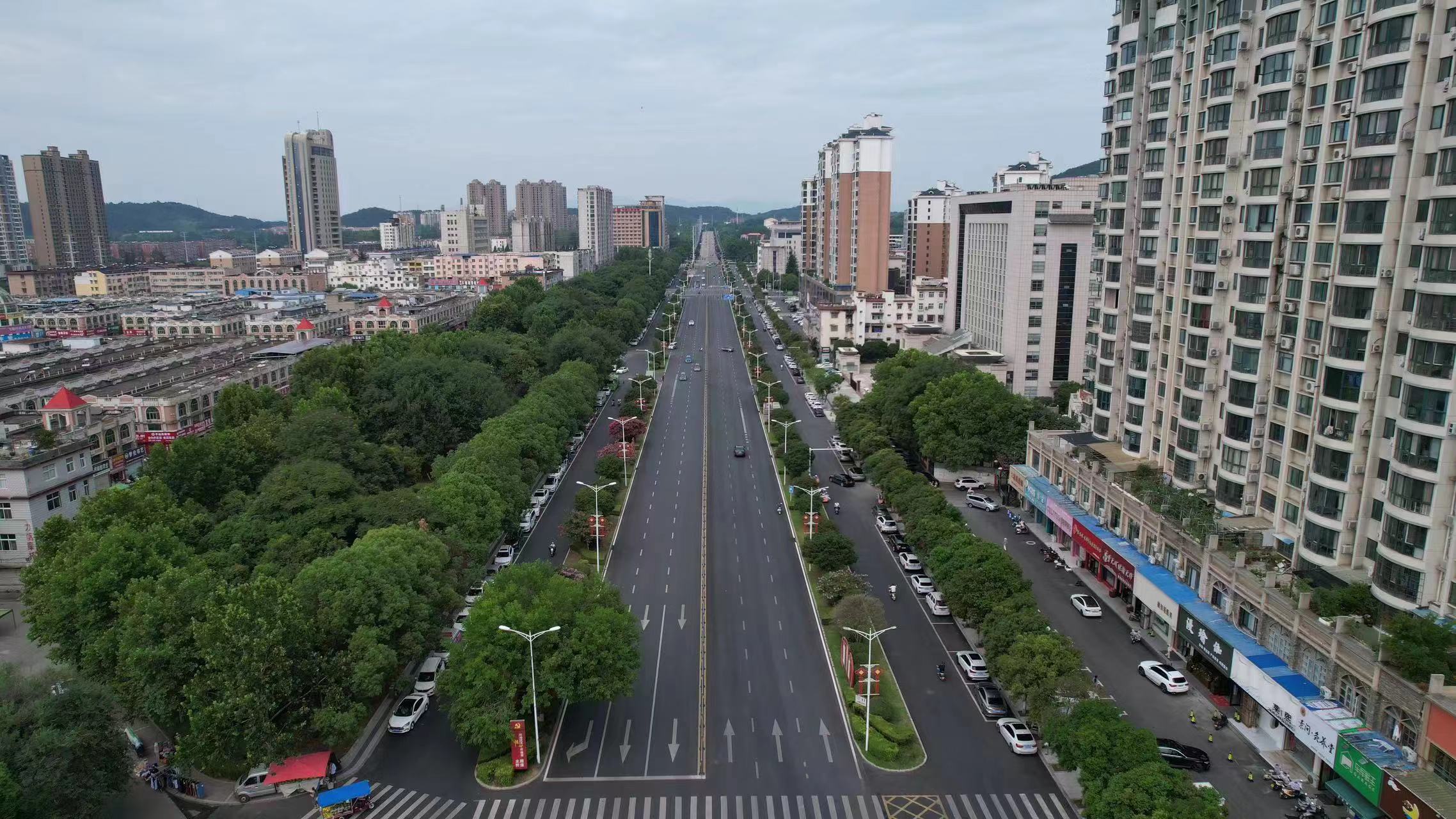 湖东大道（申桥—鸡公山大街）改造工程顺利通过竣工验收