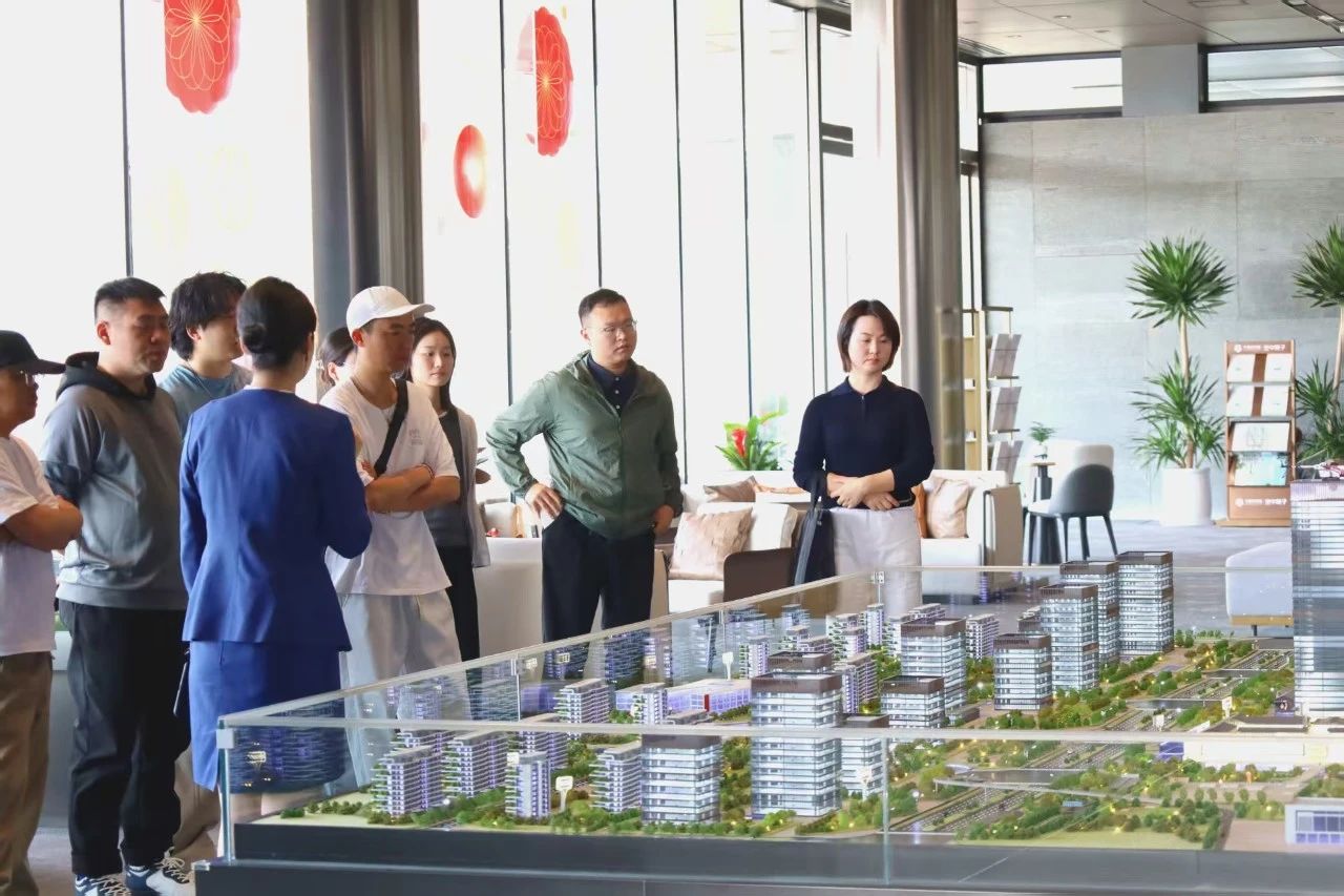 信阳市文旅局前往信阳中央活力区（CAZ）营销中心参观调研