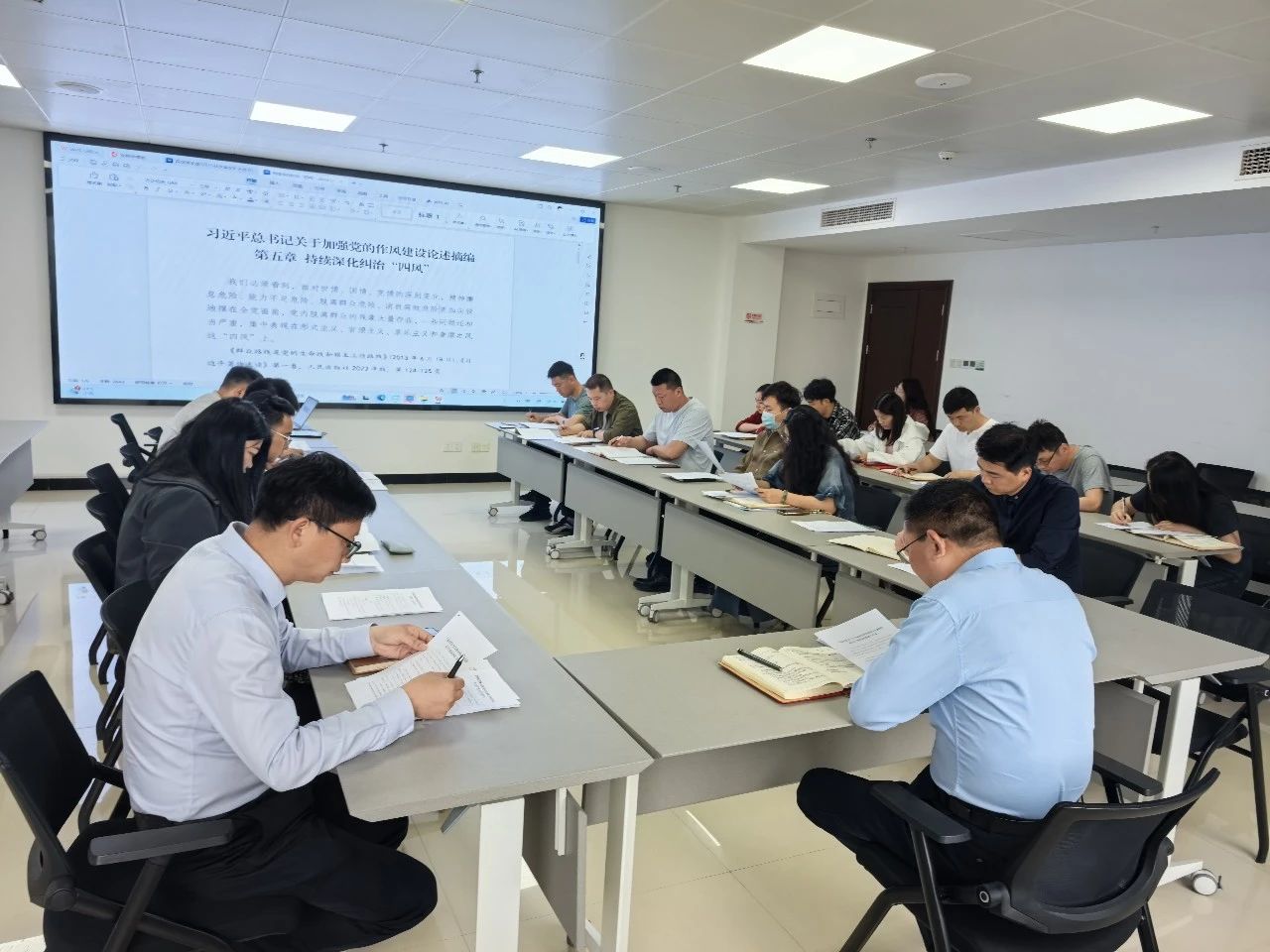 以案为鉴 警钟长鸣 | 双创党支部召开支委会扩大会议