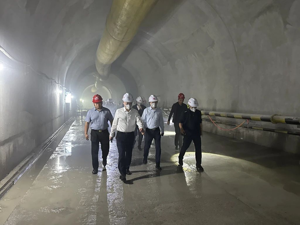 中国科学院工程热物理研究所所长陈海生一行考察调研信阳300MW先进压缩空气储能项目