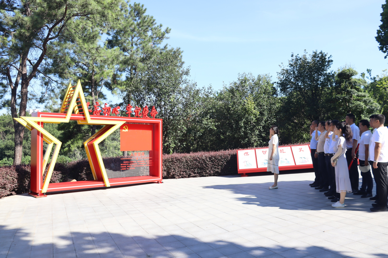 党建引领生态绿 初心共筑信阳红丨城建投公司党支部主题党日活动