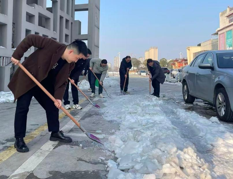 党建引领 除雪护行 | 新能源公司开展除雪破冰活动
