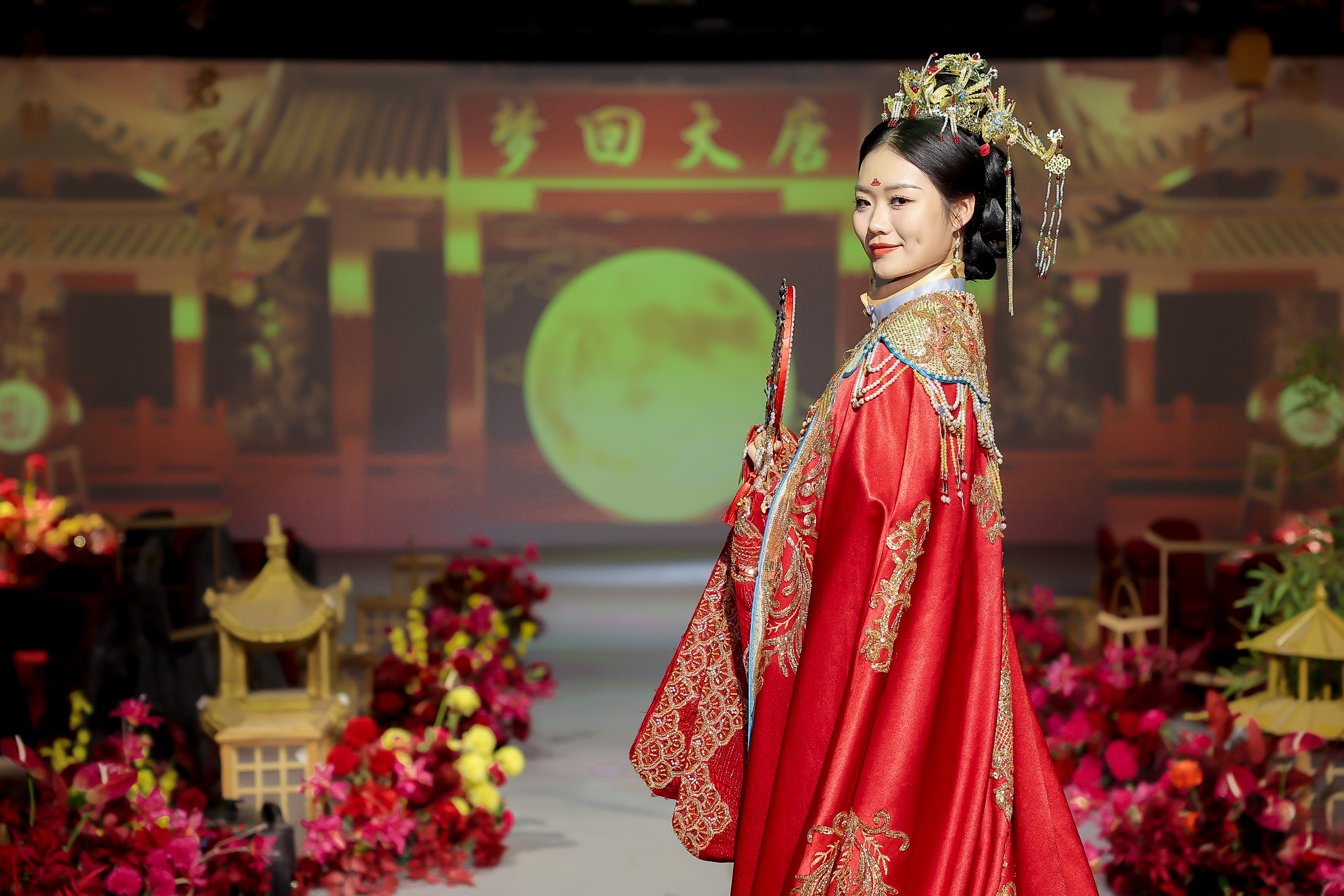 石代科技联合深圳龙华希尔顿逸林酒店“梦回大唐”中式5D全息光影婚礼发布会圆满收官，开辟宴会营销新纪元(图1)