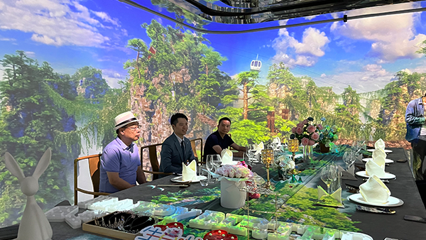 致敬经典 | 石代科技与李力持导演团队签约，携手共铸<唐伯虎>5D光影剧(图2)